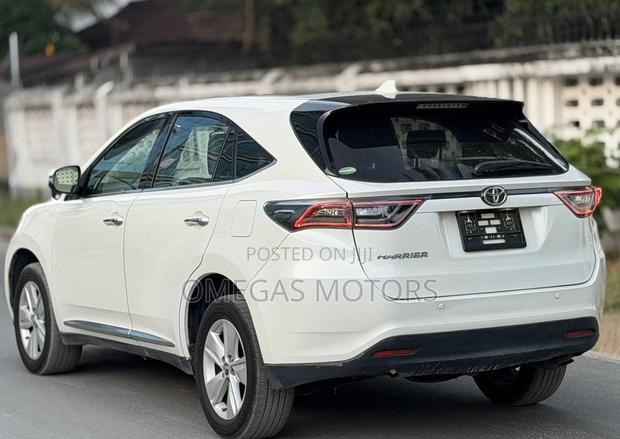 Toyota Harrier 2.0 2014 White