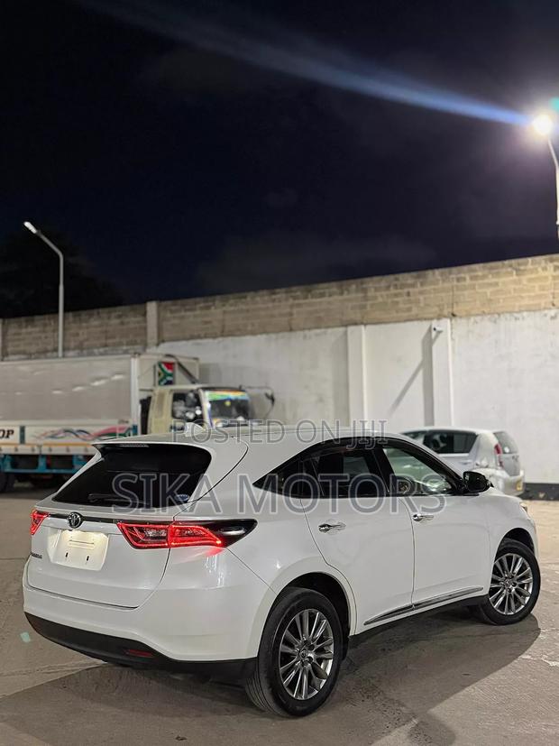 Toyota Harrier 2.0 4WD 2015 White