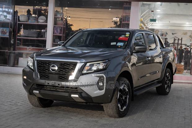 Nissan Navara 2022 Gray