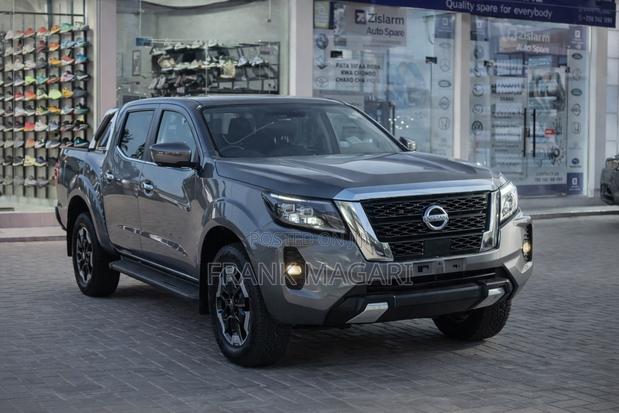 Nissan Navara 2022 Gray