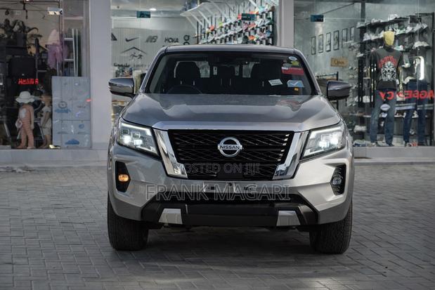 Nissan Navara 2022 Gray