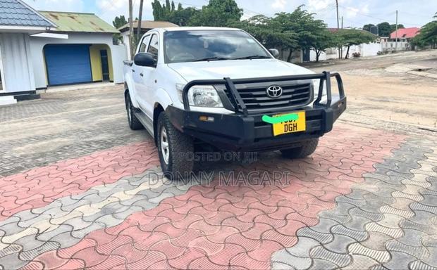 Toyota Hilux 2015 White