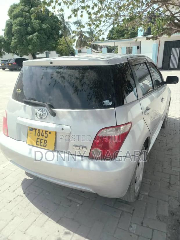 Toyota IST 2006 Silver