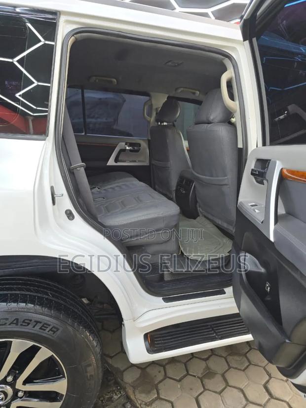 Toyota Land Cruiser 2015 White