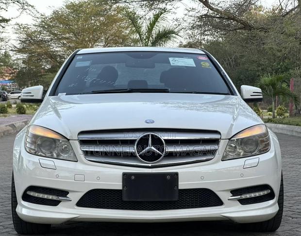 Mercedes-Benz C200 2010 White