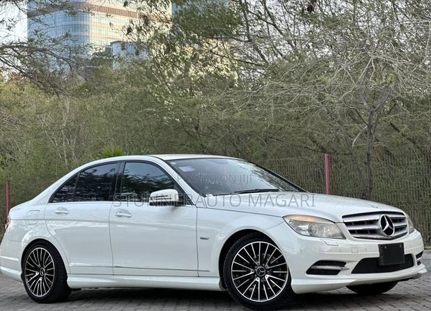 Mercedes-Benz C200 2010 White