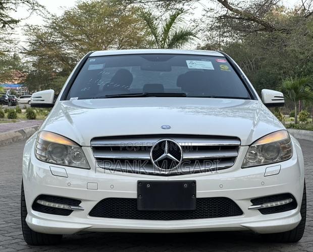 Mercedes-Benz C200 2010 White