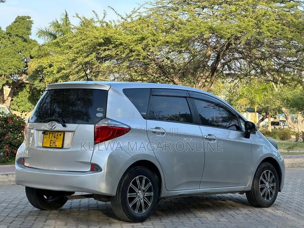 Toyota Ractis 2008 Silver