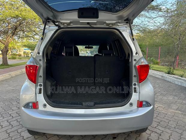 Toyota Ractis 2008 Silver