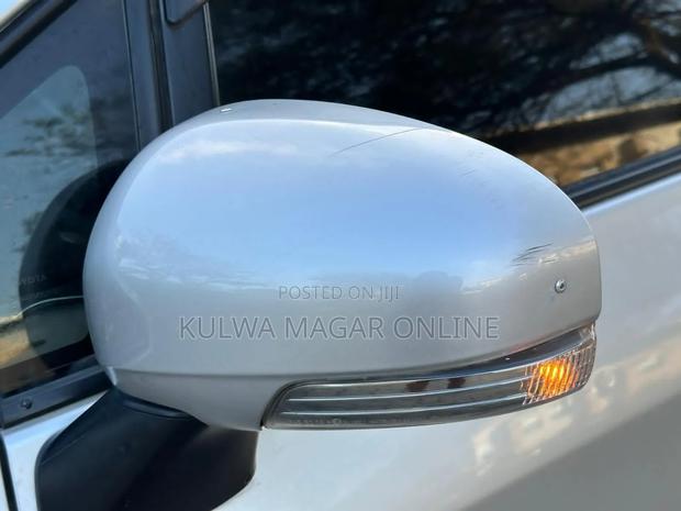 Toyota Ractis 2008 Silver