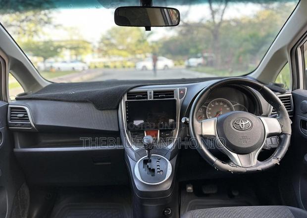 Toyota Ractis 2013 Silver
