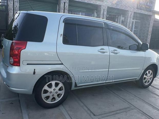 Toyota Raum 2003 Silver