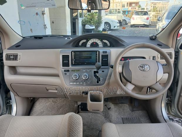 Toyota Raum 2007 Silver