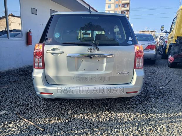 Toyota Raum 2007 Silver