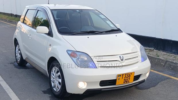 Toyota IST 2002 White