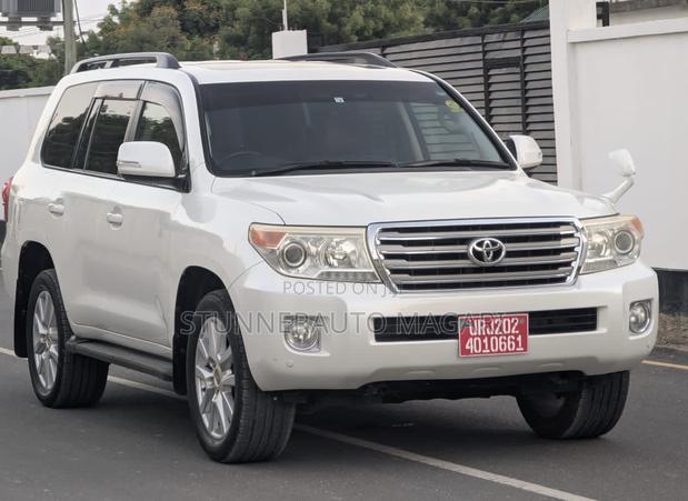 Toyota Land Cruiser 2015 White