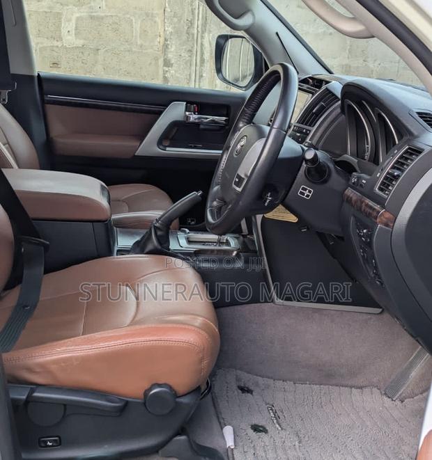 Toyota Land Cruiser 2015 White