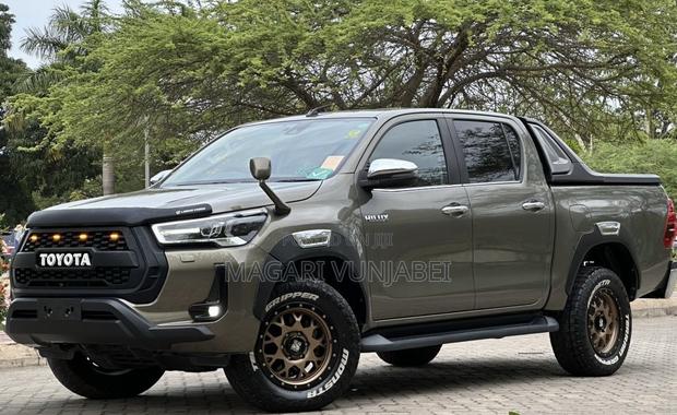 Toyota Hilux 2022 Gray