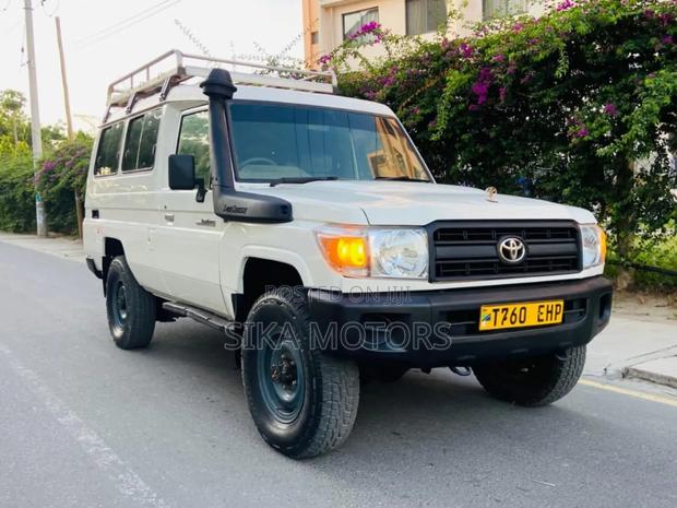 Toyota Land Cruiser 2008 White