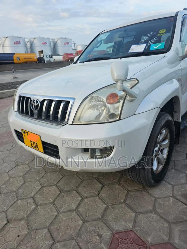 Toyota Land Cruiser Prado 2006 White