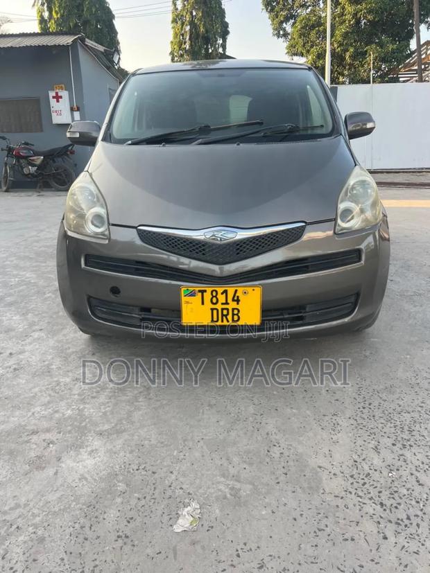Toyota Ractis 2008 Gray