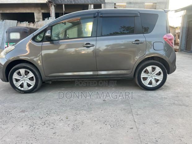 Toyota Ractis 2008 Gray