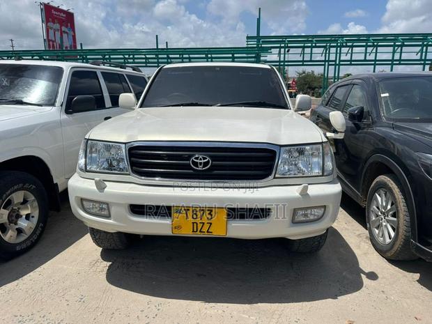 Toyota Land Cruiser 100 4.2 TD Executive 2004 White