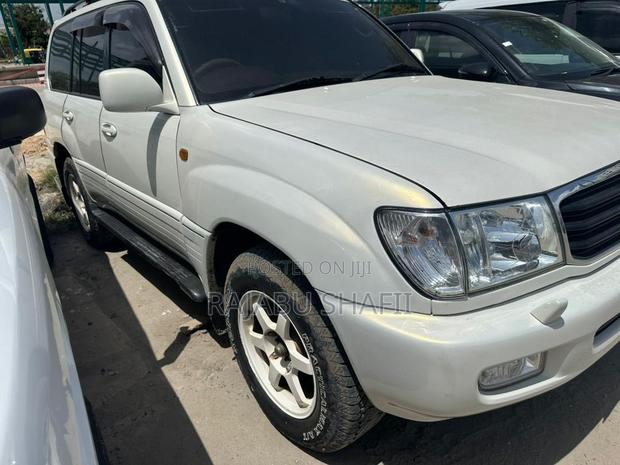 Toyota Land Cruiser 100 4.2 TD Executive 2004 White