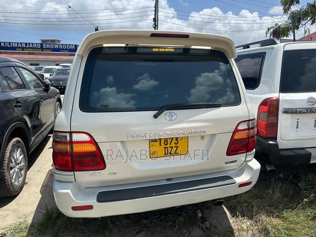 Toyota Land Cruiser 100 4.2 TD Executive 2004 White
