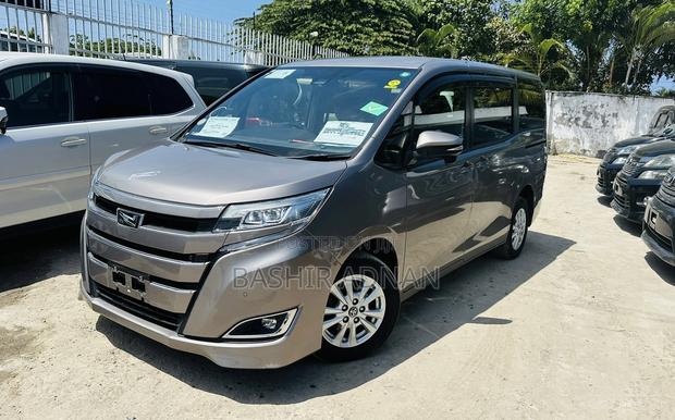 Toyota Noah 2.0 FWD (6 Seater) 2020 Beige
