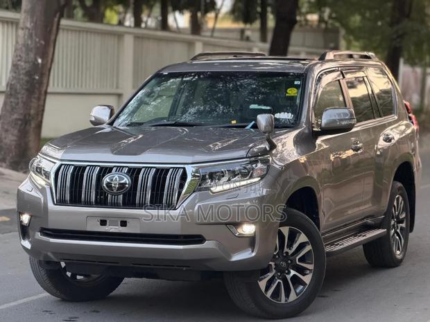 Toyota Land Cruiser Prado 2.8 2022 Silver