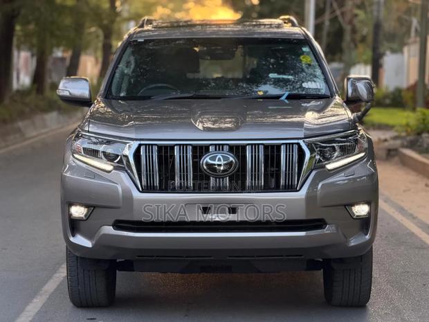 Toyota Land Cruiser Prado 2.8 2022 Silver