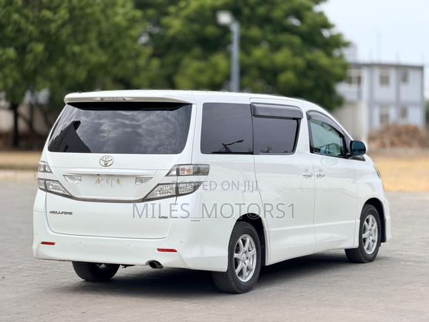 Toyota Vellfire 2008 White