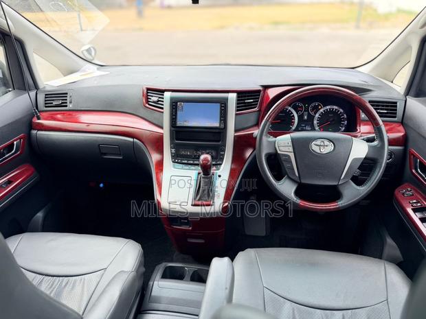 Toyota Vellfire 2008 White