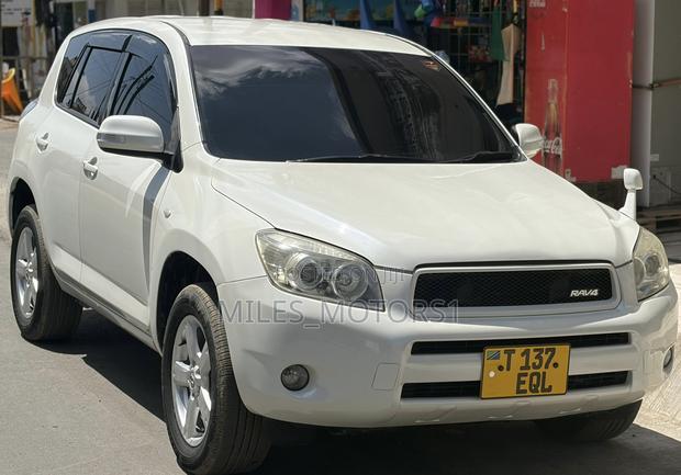 Toyota RAV4 2008 White