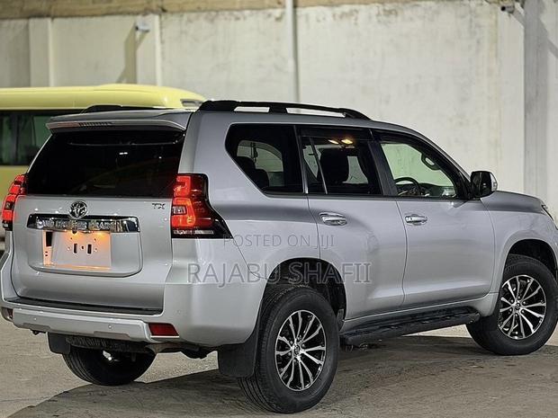 Toyota Land Cruiser Prado 2.7 2018 Silver