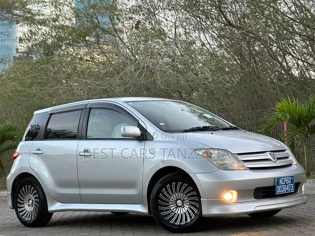 Toyota IST 2003 Silver