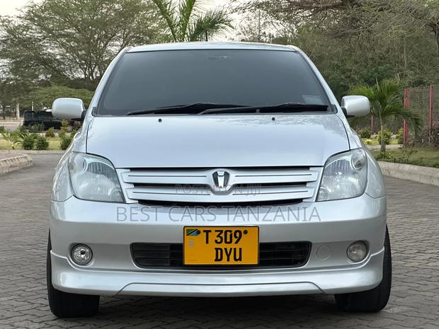 Toyota IST 2004 Silver