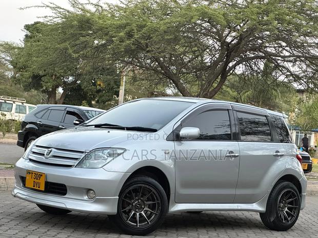Toyota IST 2004 Silver