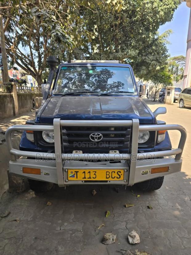 Toyota Land Cruiser 90 1997 Blue