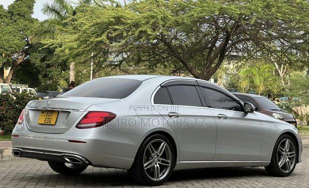 Mercedes-Benz E200 2017 Silver