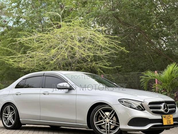 Mercedes-Benz E200 2017 Silver