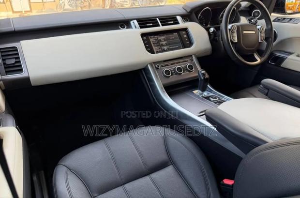 Land Rover Range Rover Sport HSE 4dr SUV 4WD (3.0L 6cyl S/C 8A) 2015 Black