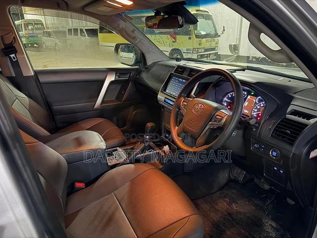 Toyota Land Cruiser Prado 2018 Silver
