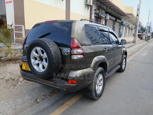 Toyota Land Cruiser Prado 2005 Gray