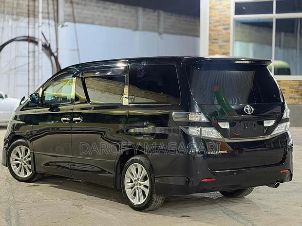 Toyota Vellfire 2010 Black