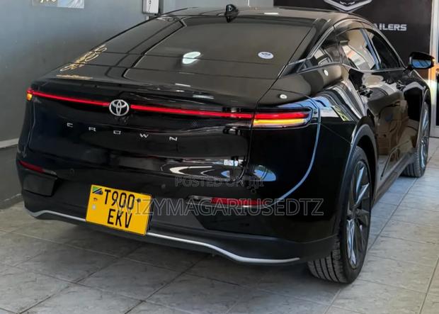 Toyota Crown 2023 Ivory