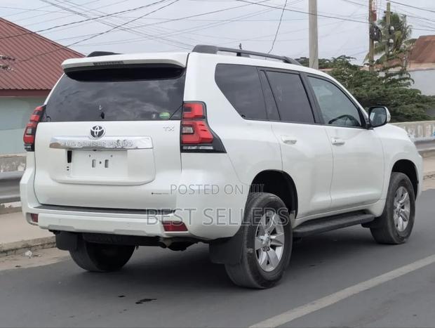 Toyota Land Cruiser Prado 2019 White