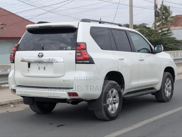 Toyota Land Cruiser Prado 2019 White
