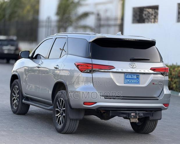Toyota Fortuner 2.8 D AWD 2018 Silver